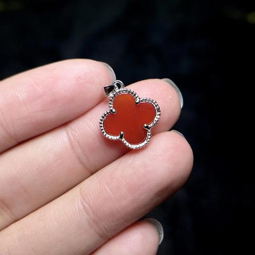 s925红玛瑙四叶草吊坠 商品图0