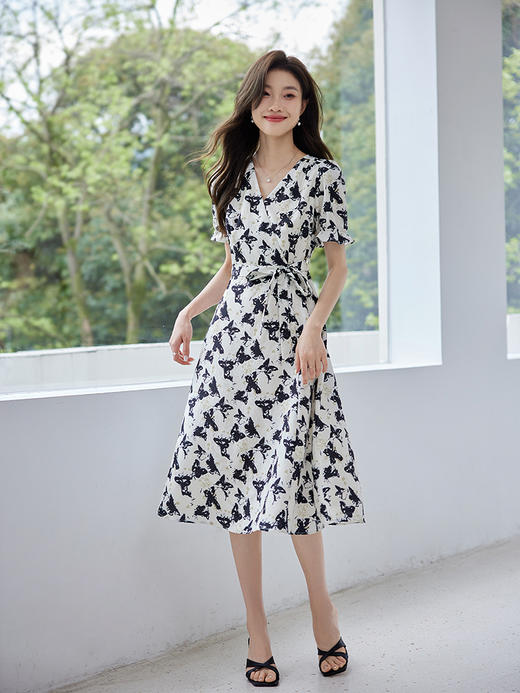【专属特价】熙世界蝴蝶水墨印花V领连衣裙夏季新款复古轻熟风法式收腰裙子 商品图1
