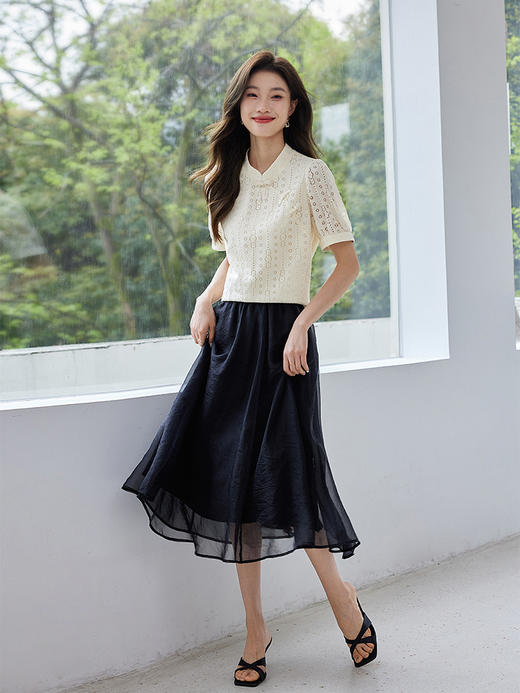 【专属特价】熙世界新中式镂空钩花旗袍蕾丝衫短袖盘扣立领国风上衣2025夏装 商品图2