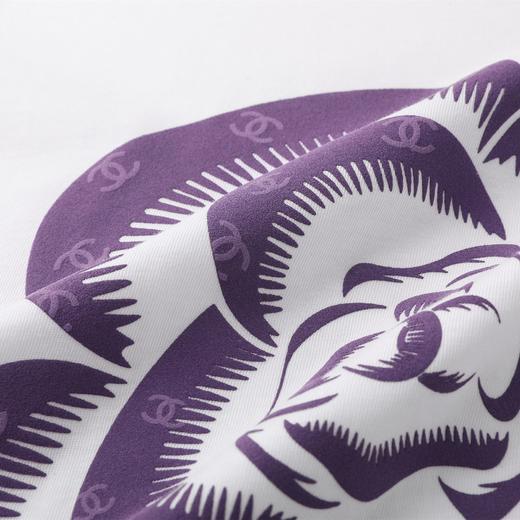 小香 女款 2024夏新款 山茶花剪影立体发泡印花 圆领短袖T恤 Z-11618 商品图9