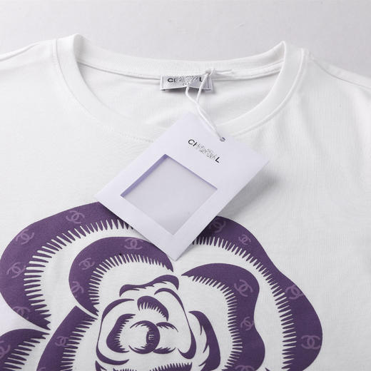 小香 女款 2024夏新款 山茶花剪影立体发泡印花 圆领短袖T恤 Z-11618 商品图7