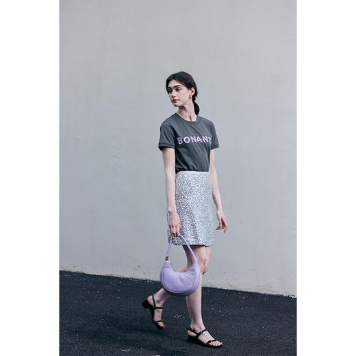 HeyDress幸运刺绣T恤女夏季圆领宽松时尚短袖百搭通勤感字母半袖 商品图0