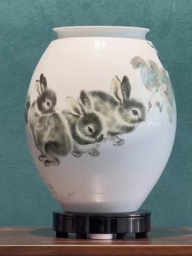 釉下五彩紫气飘香瓶