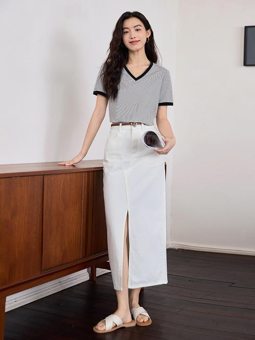 【专属特价】熙世界黑白条纹V领正肩T恤2025年夏季新款简约百搭复古短袖上衣 商品图3