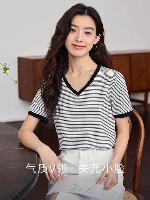 【专属特价】熙世界黑白条纹V领正肩T恤2025年夏季新款简约百搭复古短袖上衣 商品图1