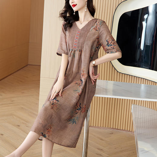 AHMmmc6906苎麻重工捏褶印花长裙2024夏季新款国风V领刺绣宽松高腰连衣裙女 商品图0