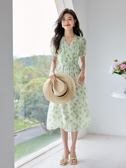 【专属特价】熙世界法式绿碎花V领连衣裙2025夏装新款高级感气质雪纺a字裙子 商品图4