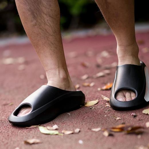 防滑~沙滩~踩屎感软底透气休闲男女拖鞋 商品图1