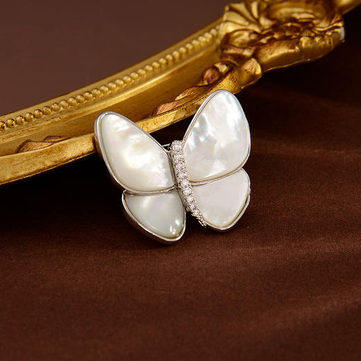 yszz-04009【VM Originality】度假系列-温柔光泽贝母蝴蝶锆石胸针链坠两用两色 商品图2
