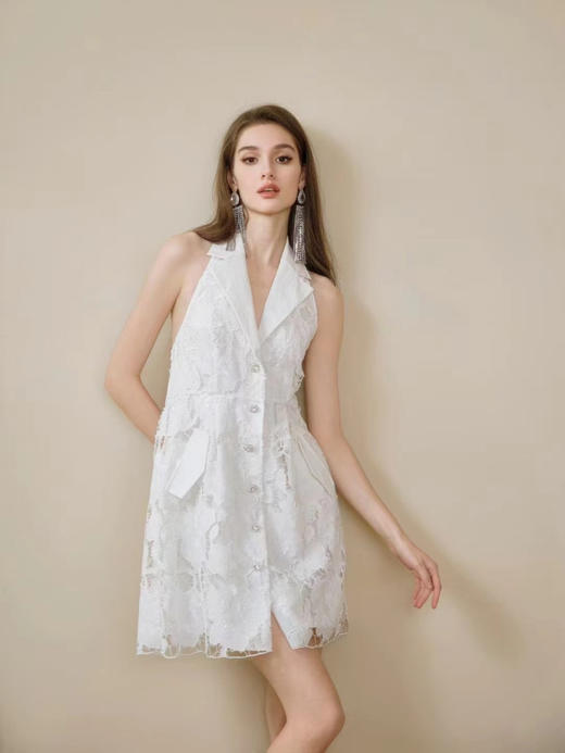 白色进口花朵蕾丝露背修身连衣裙 商品图0