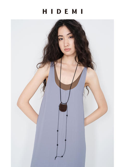 HIDEMI 【当当同款】极简圆领设计感棕蓝色两件式叠穿清透缎面开衩连衣裙长裙 商品图6