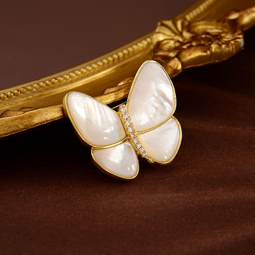 yszz-04009【VM Originality】度假系列-温柔光泽贝母蝴蝶锆石胸针链坠两用两色 商品图3