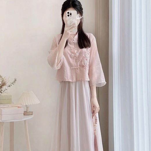 AHM-9486新中式国风改良宋制汉服元素高级感绣花粉色盘扣上衣半身裙两件套 商品图2