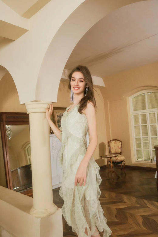 青草绿吊带不规则荷叶边修身连衣裙 商品图2