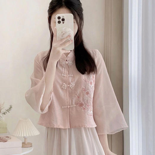 AHM-9486新中式国风改良宋制汉服元素高级感绣花粉色盘扣上衣半身裙两件套 商品图3