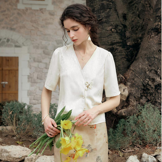 OLrain欧芮儿杏色V领雪纺衫女夏季2024新款气质高级感新中式上衣 商品图1