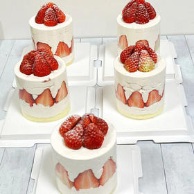 草莓口味奶油蛋糕