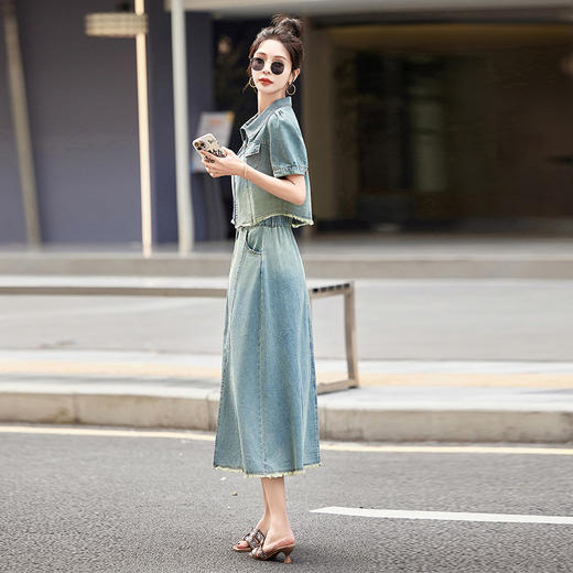 WZNHWH9139 2024年夏季上新气质时尚通勤减龄遮肉显瘦高腰A字半裙牛仔两件套 商品图3