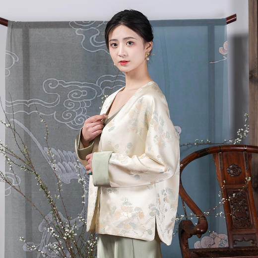 荷言HEYEN原创高定新中式春涧 真丝提花浅黄色小外套改良马褂上衣 商品图1