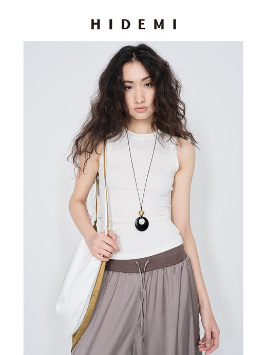 HIDEMI 【董生活同款】超显瘦小圆领收身弹力坑条针织短款背心 豆沙灰绿/炭灰蓝黑/白色 商品图12