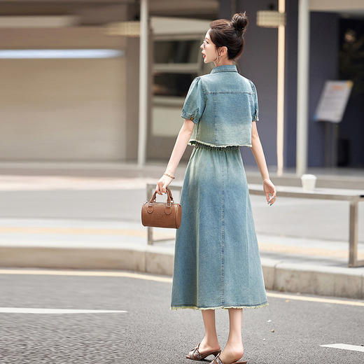 WZNHWH9139 2024年夏季上新气质时尚通勤减龄遮肉显瘦高腰A字半裙牛仔两件套 商品图2