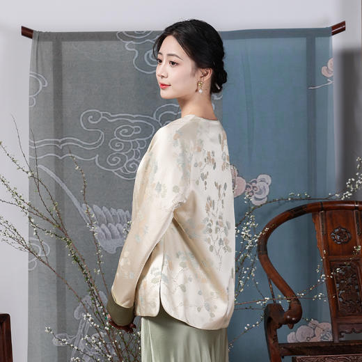 荷言HEYEN原创高定新中式春涧 真丝提花浅黄色小外套改良马褂上衣 商品图2