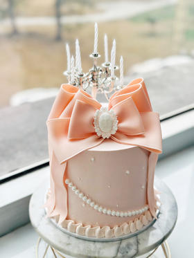 粉色轻复古烛台