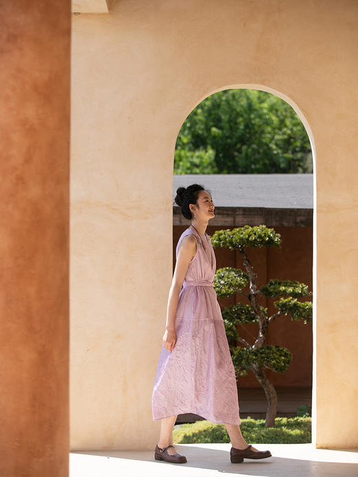 牧衣游原创 手绣丝棉炒色柞蚕丝连衣裙女新款宽松无袖长裙 早漫莓 商品图3