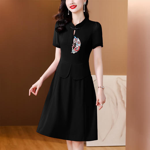 NYL-8113新中式刺绣连衣裙夏季新款时尚洋气立领拼接假两件中长裙 商品图1