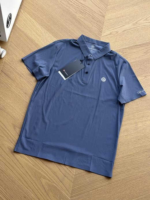 点此购买 lululemon夏季男士冰丝无痕三粒扣短袖POLO衫 md 286038 商品图6