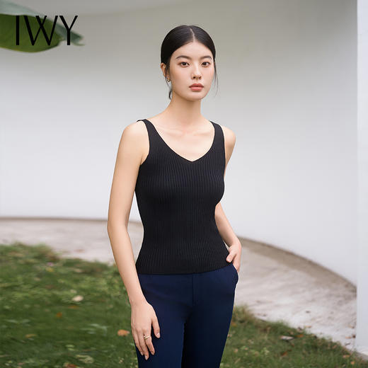 IWY/新款时尚黑色背心V领吊带气质高级内搭配西装简约显瘦有弹性T002 商品图4