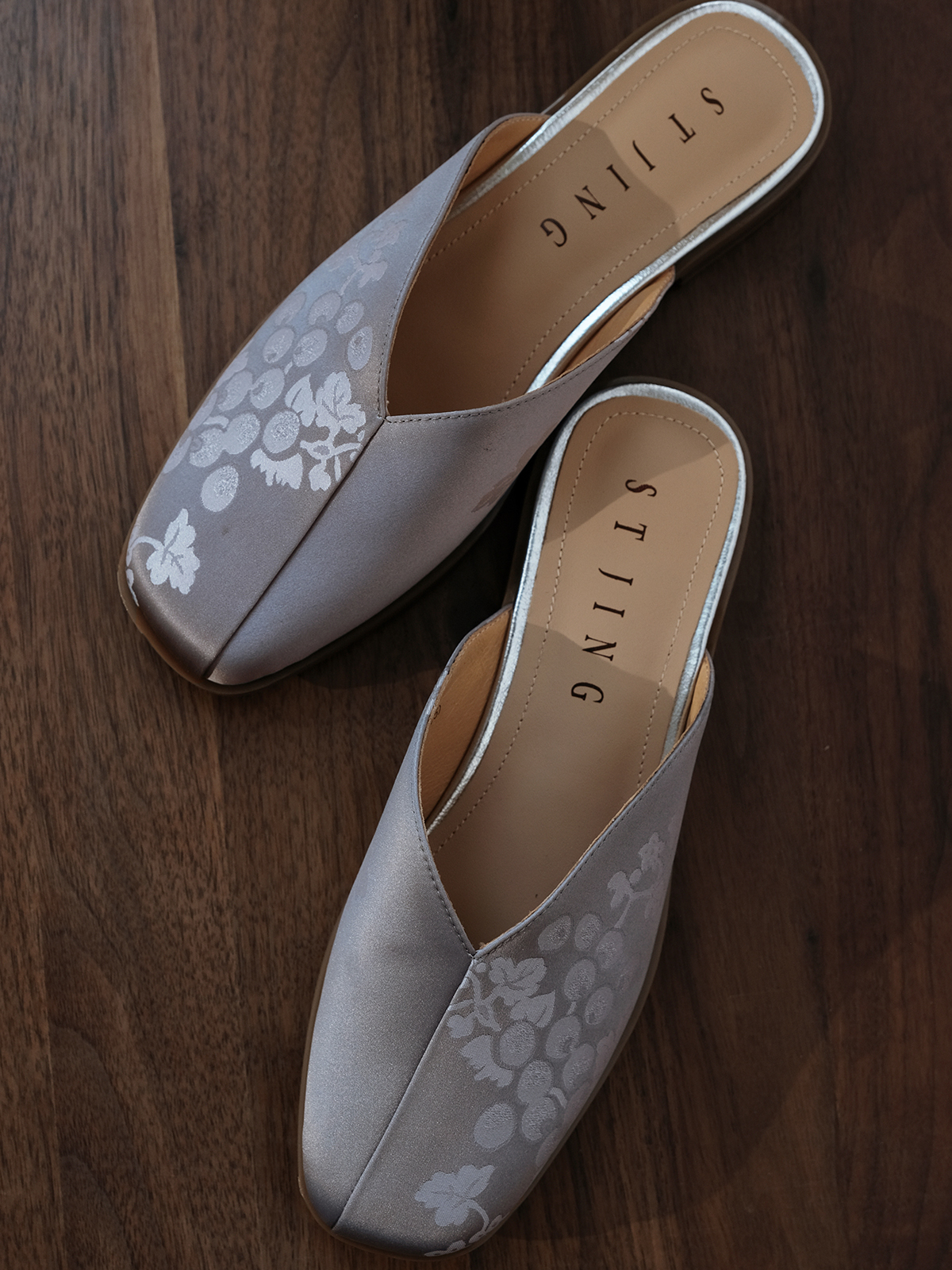 盛唐婧 |纯手工全皮真丝提花半拖鞋-紫灰(特殊商品不退不换)