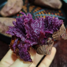 【紫薯】云南产区的大紫薯，和以往的紫薯感觉有很大区别，这个细腻甜蜜，很好吃！