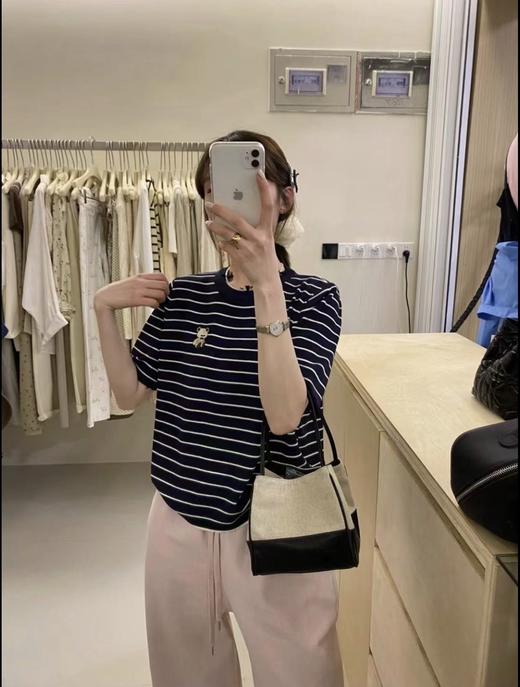 【YW】无忧购韩版百搭条纹小熊刺绣圆领宽松休闲打底上衣0923（截单后7天发货) 商品图1