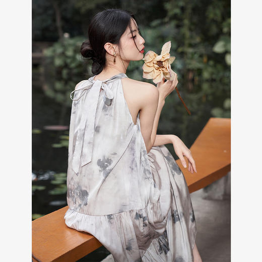 水墨晕染清冷气质连衣裙女新款挂脖A字垂感长裙V0640386 商品图4