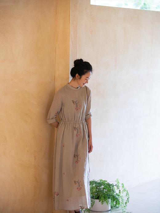 牧衣游原创 匹绣进口亚麻混纺连衣裙女夏文艺古朴宽松长裙 知郁 商品图1
