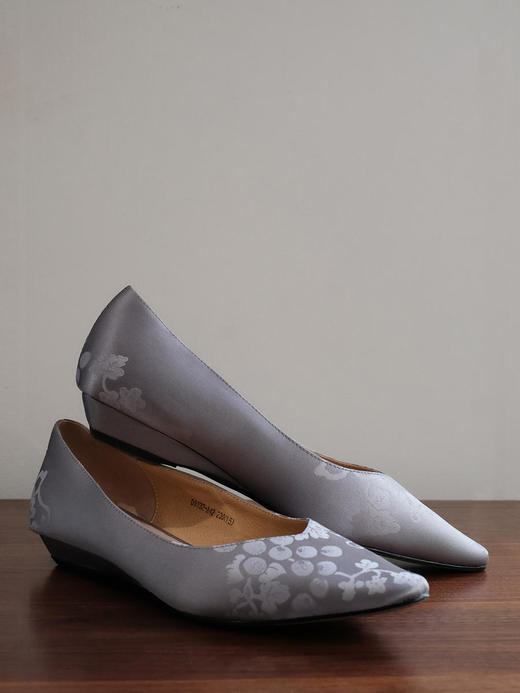 盛唐婧 |纯手工全皮真丝提花尖头单鞋银灰(特殊商品不退不换) 商品图5