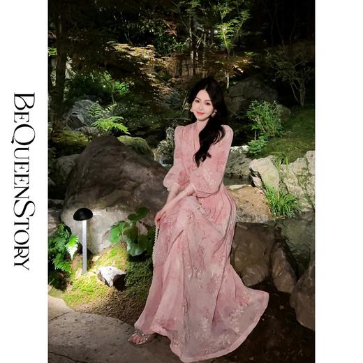 BeQueenStory【花神喜事】宽腰封金丝线立体刺绣V领长款连衣裙 商品图0