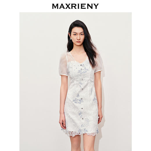 【英式雅皮士-商场同款】MAXRIENY复古蕾丝刺绣散钻连衣裙2024春(货号:MC85DR079) 商品图1