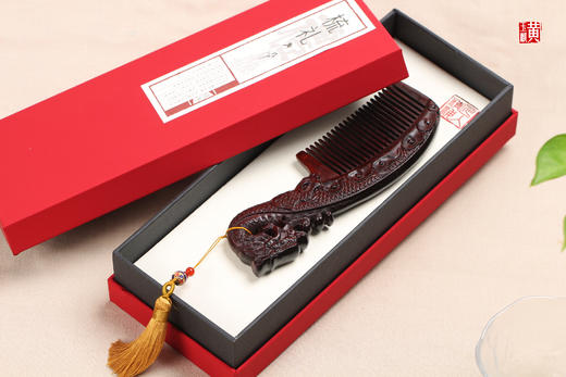 【祥龙绕福】紫檀木梳配流苏 商品图5