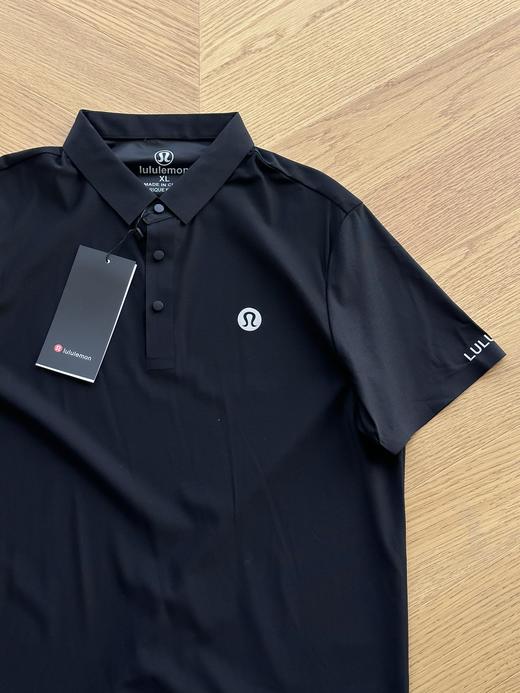 点此购买 lululemon夏季男士冰丝无痕三粒扣短袖POLO衫 md 286038 商品图9