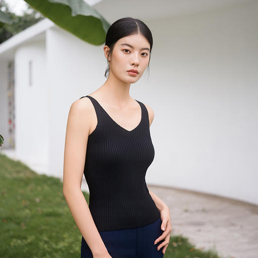 IWY/新款时尚黑色背心V领吊带气质高级内搭配西装简约显瘦有弹性T002 商品图3