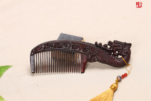 【祥龙绕福】紫檀木梳配流苏 商品图1