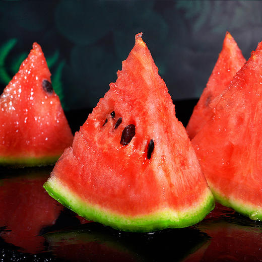 【超薄超甜！能“手撕”的2K蜜糖小西瓜】山东新鲜现摘 酥脆香甜 口感如蜜 入口的每一瞬间都仿佛是在榨汁！红心西瓜直接剥皮新鲜沙瓤 商品图2