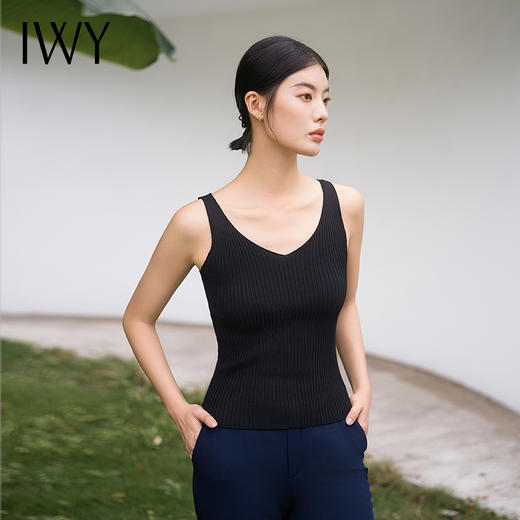 IWY/新款时尚黑色背心V领吊带气质高级内搭配西装简约显瘦有弹性T002 商品图0