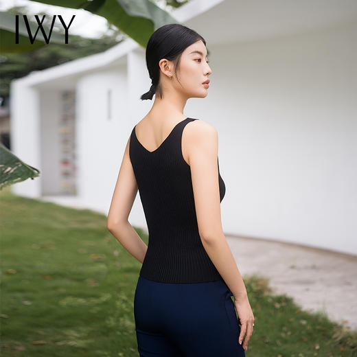 IWY/新款时尚黑色背心V领吊带气质高级内搭配西装简约显瘦有弹性T002 商品图2