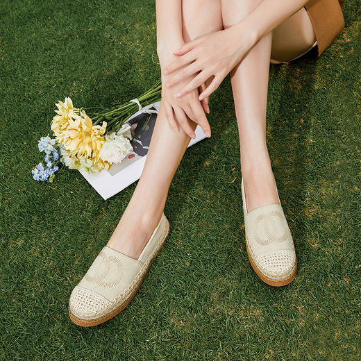 西遇小香风渔夫鞋女新款春夏季草编一脚蹬懒人鞋白色平底单鞋V1346812/V1346814 商品图1