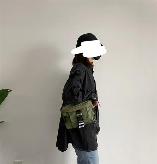 A.P.C 军事风 户外防泼水机能面料尼龙轻便斜挎胸包 PJ857 商品图1