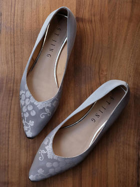 盛唐婧 |纯手工全皮真丝提花尖头单鞋银灰(特殊商品不退不换)