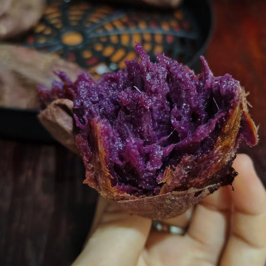 【紫薯】云南产区的大紫薯，和以往的紫薯感觉有很大区别，这个细腻甜蜜，很好吃！ 商品图1